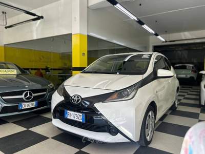 Toyota Aygo 5 porte x-black TSS Bianco usata Arezzo