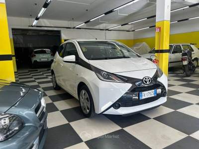 Toyota Aygo 5 porte x-black TSS Bianco usata Arezzo
