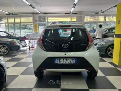 Toyota Aygo 5 porte x-black TSS Bianco usata Arezzo