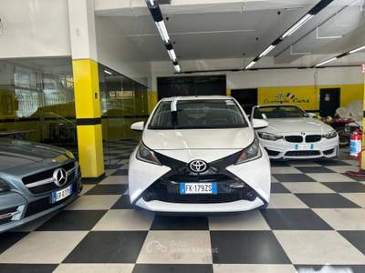 Toyota Aygo 5 porte x-black TSS Bianco usata Arezzo