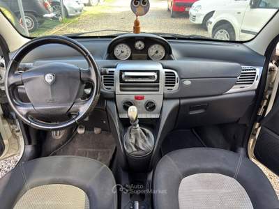 Lancia Ypsilon Neopatentati Bianco usata Arezzo