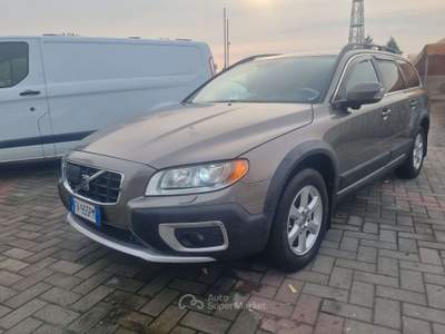 Volvo XC70 XC70 2.4 d5 Kinetic awd 185cv Marrone usata TREVIGLIO