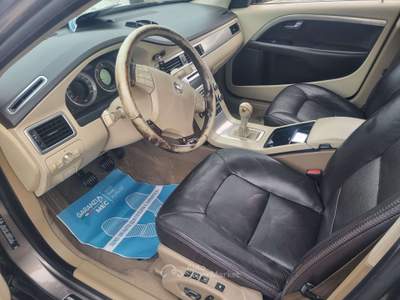 Volvo XC70 XC70 2.4 d5 Kinetic awd 185cv Marrone usata TREVIGLIO