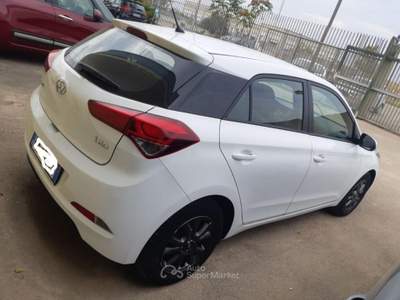 Hyundai i20  1.1 CRDi 12V 5p. Comfort Bianco usata Soleto