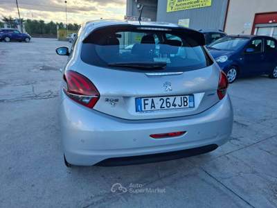 Peugeot 208 5 porte Allure - 2015 Grigio usata ANDRIA