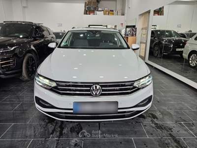 Volkswagen Passat Tetto LED C.17 ACC Camera360 PDC Navi Paddles S&S Bianco usata Campi Bisenzio