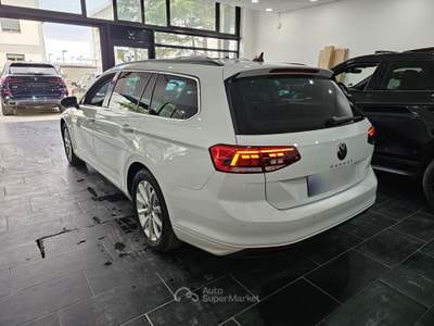 Volkswagen Passat Tetto LED C.17 ACC Camera360 PDC Navi Paddles S&S Bianco usata Campi Bisenzio