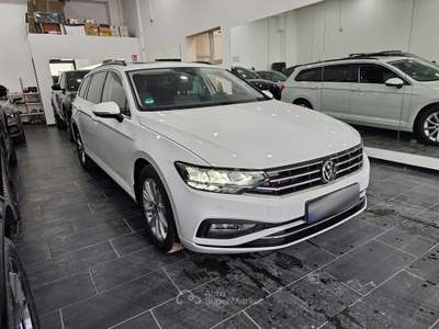 Volkswagen Passat Tetto LED C.17 ACC Camera360 PDC Navi Paddles S&S Bianco usata Campi Bisenzio