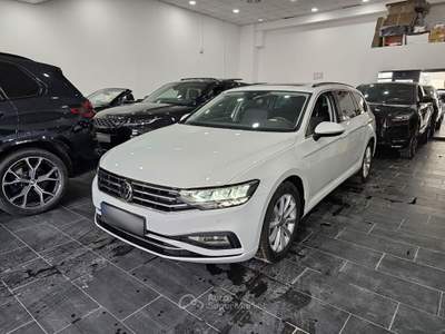 Volkswagen Passat Tetto LED C.17 ACC Camera360 PDC Navi Paddles S&S Bianco usata Campi Bisenzio