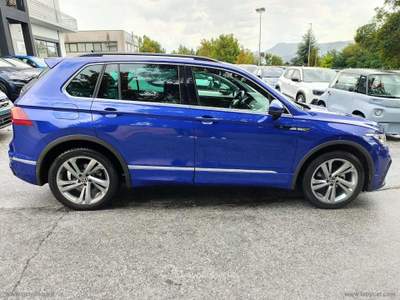 Volkswagen Tiguan Tiguan 2.0 TDI 150CV SCR DSG R-Line Blu/Azzurro usata Agnone
