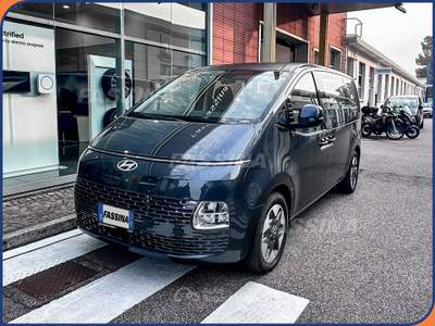 Hyundai Staria Staria 1.6 HEV AT 2WD 9 posti Wagon Grigio usata Milano