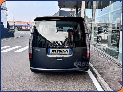 Hyundai Staria Staria 1.6 HEV AT 2WD 9 posti Wagon Grigio usata Milano