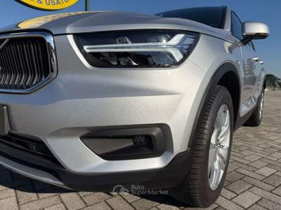 Volvo XC40 D3 AWD Geartronic Momentum Argento usata San Biagio di Callalta