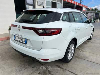 Renault Mégane Mégane Sporter Blue dCi 115 CV Intens Bianco usata Mesagne