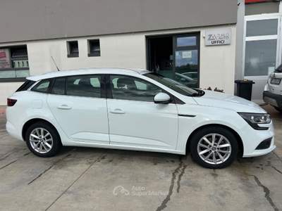 Renault Mégane Mégane Sporter Blue dCi 115 CV Intens Bianco usata Mesagne