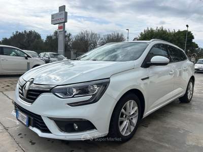 Renault Mégane Mégane Sporter Blue dCi 115 CV Intens Bianco usata Mesagne