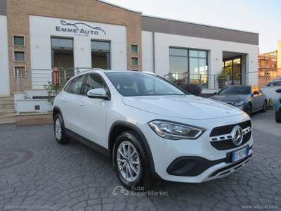 Mercedes-Benz GLA GLA 200 d Automatic Executive Bianco usata Anagni