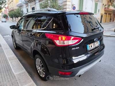 Ford Kuga 4WD GANCIO TRAINO Nero usata CORATO