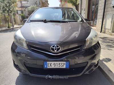 Toyota Yaris 90CV DIESEL NAVI Grigio usata CORATO