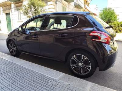 Peugeot 208 1.4 HDi 68CV ALLURE NAVI Lilla usata CORATO