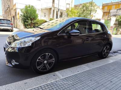 Peugeot 208 1.4 HDi 68CV ALLURE NAVI Lilla usata CORATO