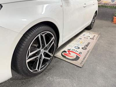 Peugeot 308 S&S SW Allure 2018 Bianco usata Pozzuoli