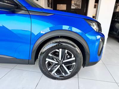 Peugeot 2008 S&S Allure Blu/Azzurro usata CARESANABLOT