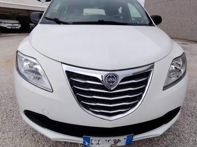 Lancia Ypsilon 0.9 TwinAir 85 CV 5 porte Metano Ecochic Gold Bianco usata Viadana
