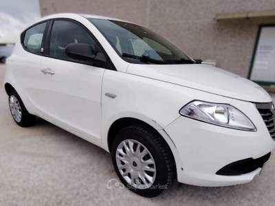 Lancia Ypsilon 0.9 TwinAir 85 CV 5 porte Metano Ecochic Gold Bianco usata Viadana