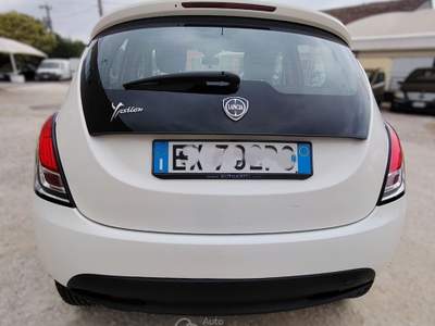Lancia Ypsilon 0.9 TwinAir 85 CV 5 porte Metano Ecochic Gold Bianco usata Viadana