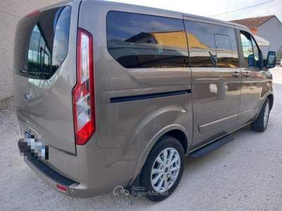 Ford Tourneo Custom 310 2.0 TDCi 130CV PC Titanium Marrone usata Viadana