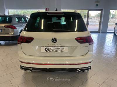 Volkswagen Tiguan eHYBRID DSG R-Line Led Bianco usata Gozzano