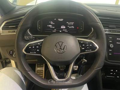 Volkswagen Tiguan eHYBRID DSG R-Line Led Bianco usata Gozzano