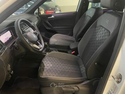 Volkswagen Tiguan eHYBRID DSG R-Line Led Bianco usata Gozzano