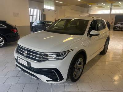 Volkswagen Tiguan eHYBRID DSG R-Line Led Bianco usata Gozzano
