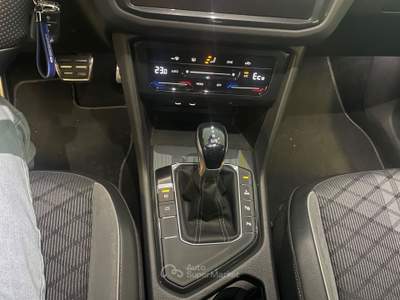 Volkswagen Tiguan eHYBRID DSG R-Line Led Bianco usata Gozzano