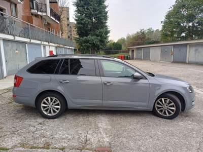 Skoda Octavia 1.6 TDI CR 105 CV DSG Wagon Elegance Grigio usata Melegnano