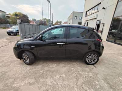 Lancia Ypsilon 1.0 FireFly 5 porte S&S Hybrid Gold Plus Nero usata Asti