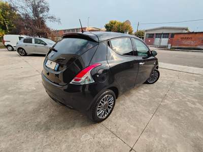 Lancia Ypsilon 1.0 FireFly 5 porte S&S Hybrid Gold Plus Nero usata Asti