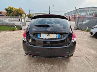 Lancia Ypsilon 1.0 FireFly 5 porte S&S Hybrid Gold Plus Nero usata Asti