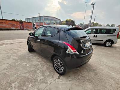 Lancia Ypsilon 1.0 FireFly 5 porte S&S Hybrid Gold Plus Nero usata Asti