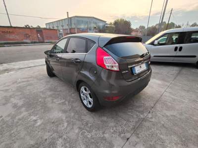 Ford Fiesta 1.5 TDCi 95CV 5 porte Titanium Grigio usata Asti