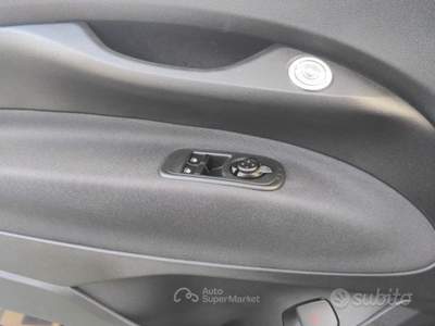 Fiat 500 Fiat icon cabrio 87 kw 118 cv Allestimento ABARTH Blu/Azzurro usata Frascati
