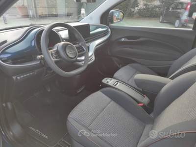 Fiat 500 Fiat icon cabrio 87 kw 118 cv Allestimento ABARTH Blu/Azzurro usata Frascati