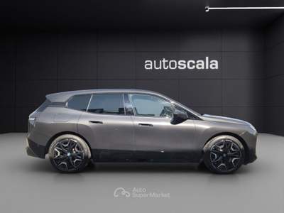 BMW iX xDrive40 Pacchetto Sportivo Nero usata San Nicola la Strada