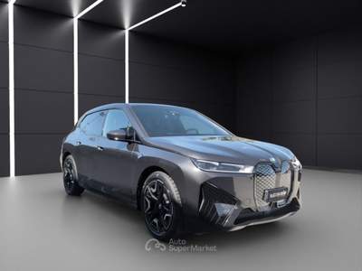 BMW iX xDrive40 Pacchetto Sportivo Nero usata San Nicola la Strada