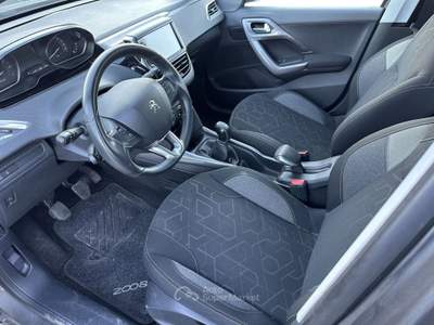 Peugeot 2008 1.2 puretech t Allure s&s 110cv 6marce Grigio usata Pistoia