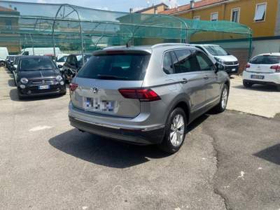 Volkswagen Tiguan 2.0 TDI SCR DSG 4MOTION Executive BMT Grigio usata Varedo
