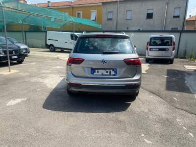 Volkswagen Tiguan 2.0 TDI SCR DSG 4MOTION Executive BMT Grigio usata Varedo
