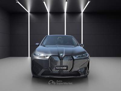 BMW iX xDrive40 Pacchetto Sportivo Nero usata Napoli